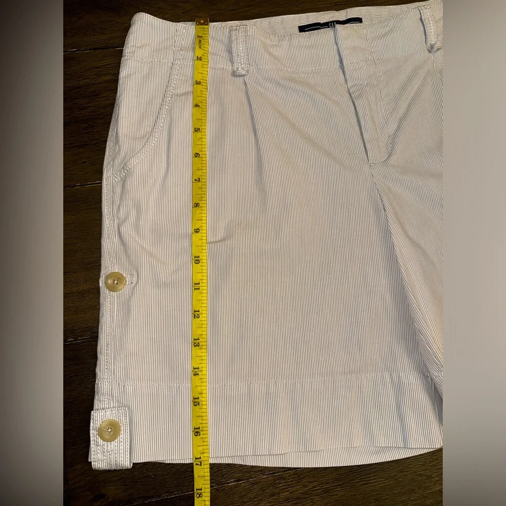 GAP Women’s Shorts Gray Stripes and White Size 10 - Picture 5 of 13